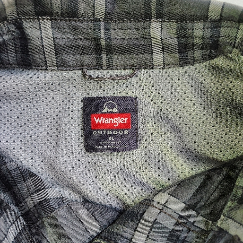 Wrangler Outdoor Regular Fit Men's Shirt Button Down Plaid grey 2 Pockets sz XL. - Picture 9 of 13
